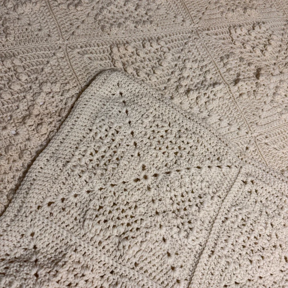 Janet Glardon Hand Crochet Afghan Heart Pattern OffWhite Cream Blanket 53x63 Vtg